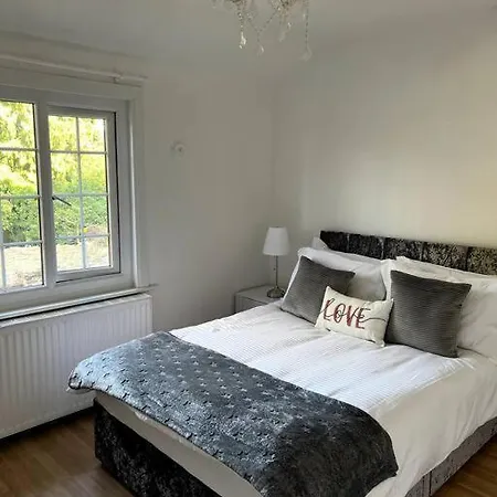 Spacious 4-Bed Holiday Home In The Heart Of Maidstone Exterior photo