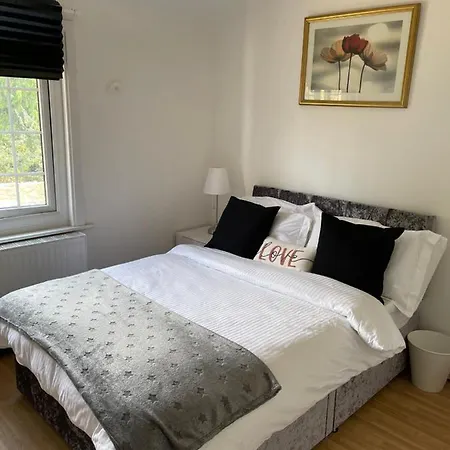 Spacious 4-Bed Holiday Home In The Heart Of Maidstone Exterior photo