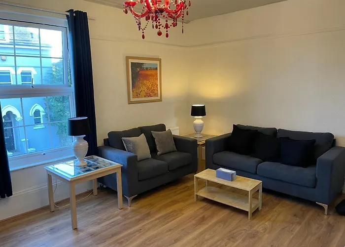 Spacious 4-Bed Holiday Home In The Heart Of Maidstone