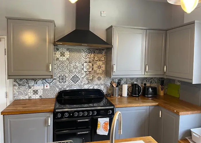 Spacious 4-Bed Holiday Home In The Heart Of Maidstone