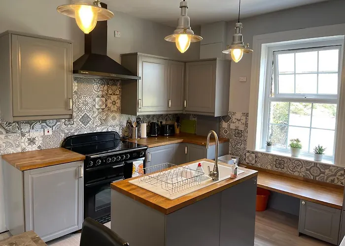 Spacious 4-Bed Holiday Home In The Heart Of Maidstone