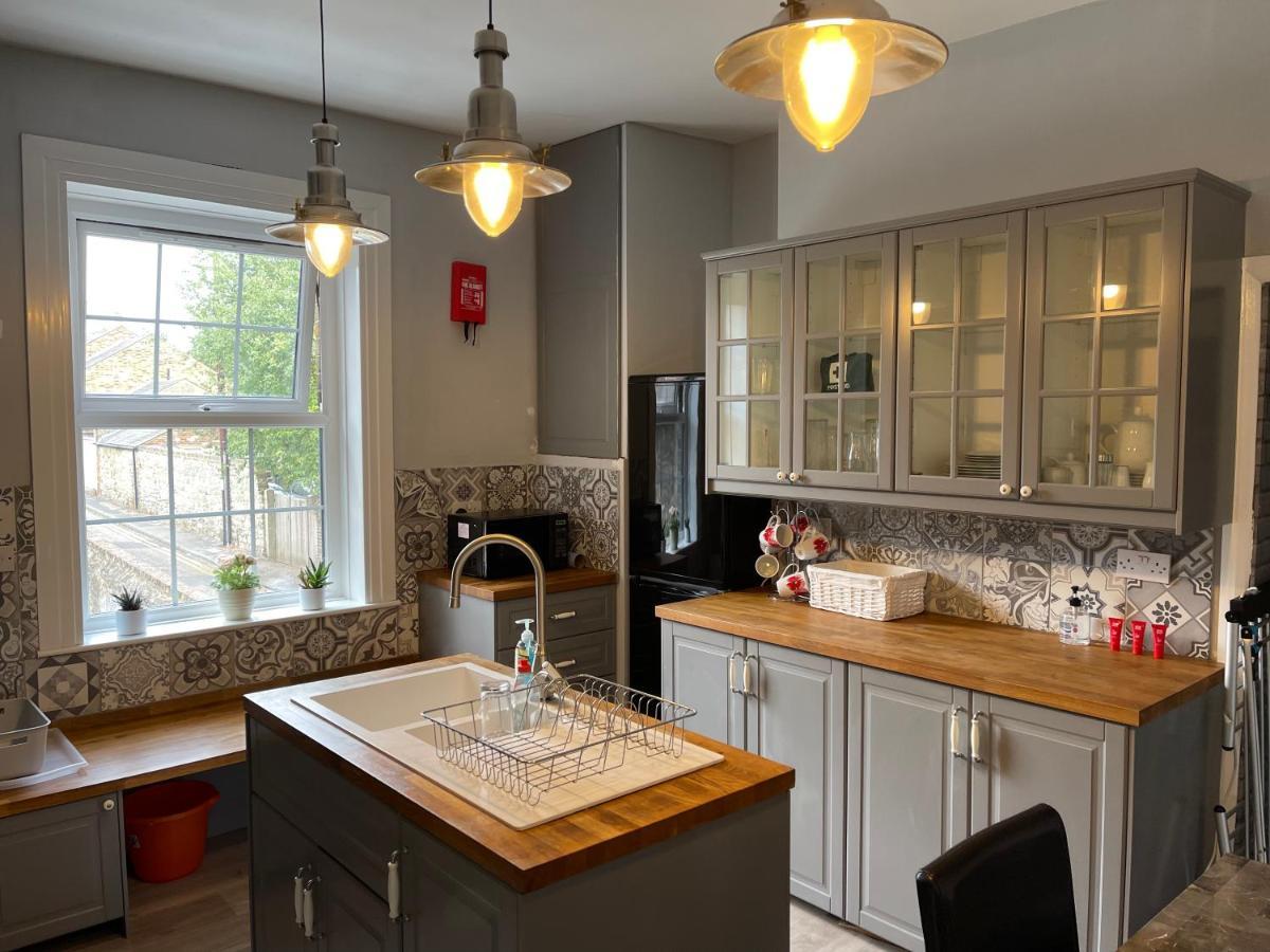 Spacious 4-bed In The Heart Of