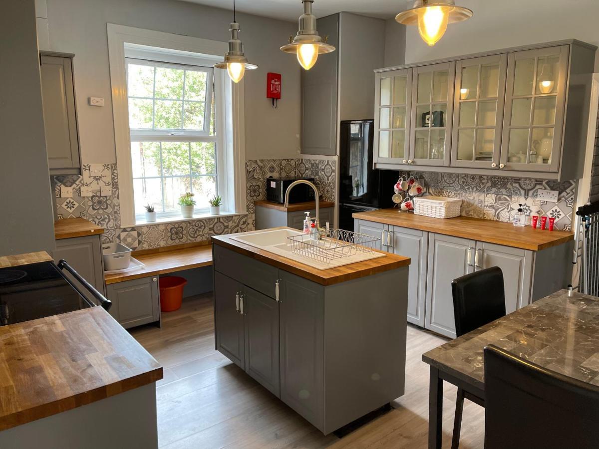 Spacious 4-bed In The Heart Of Holiday home Maidstone