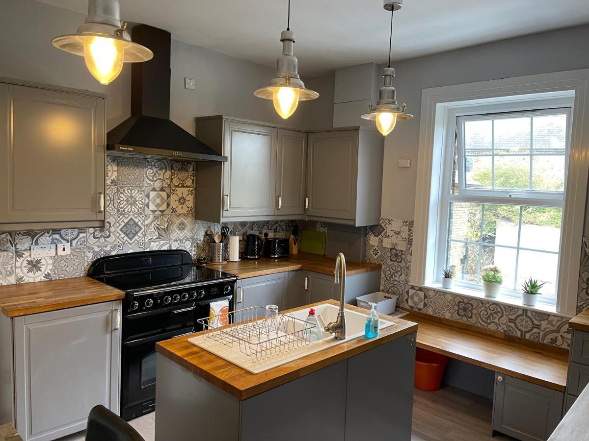 Spacious 4-bed In The Heart Of Holiday home Maidstone