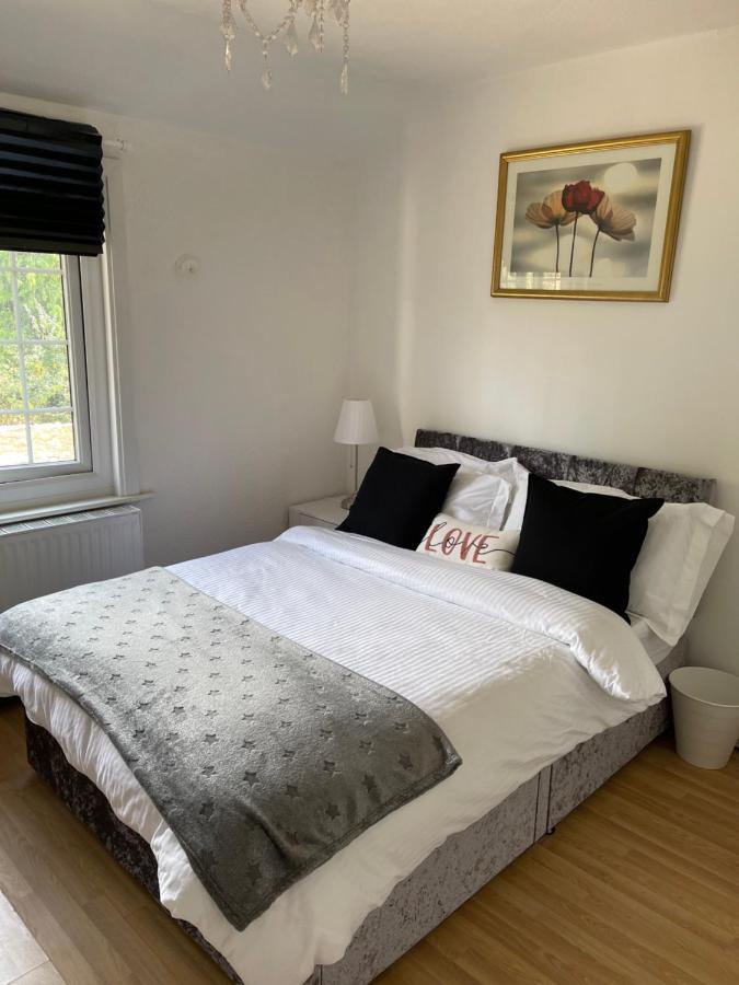 Spacious 4-bed In The Heart Of Holiday home
