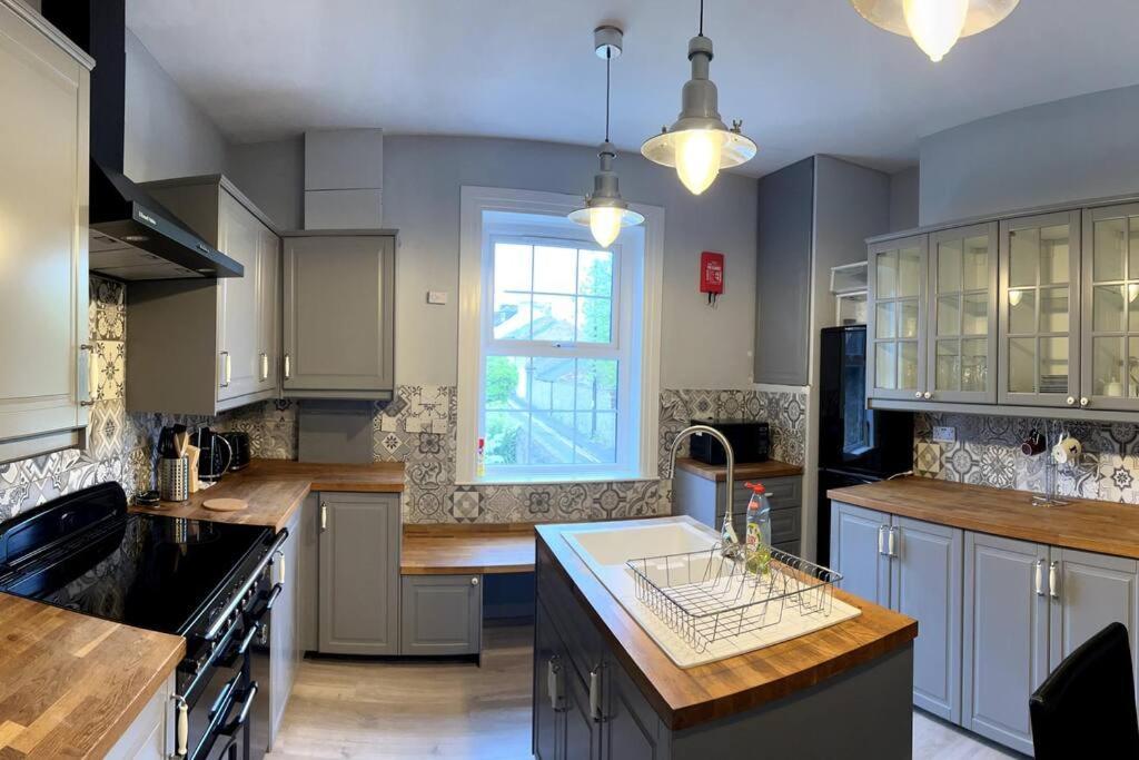 Дом отдыха Spacious 4-bed In The Heart Of *