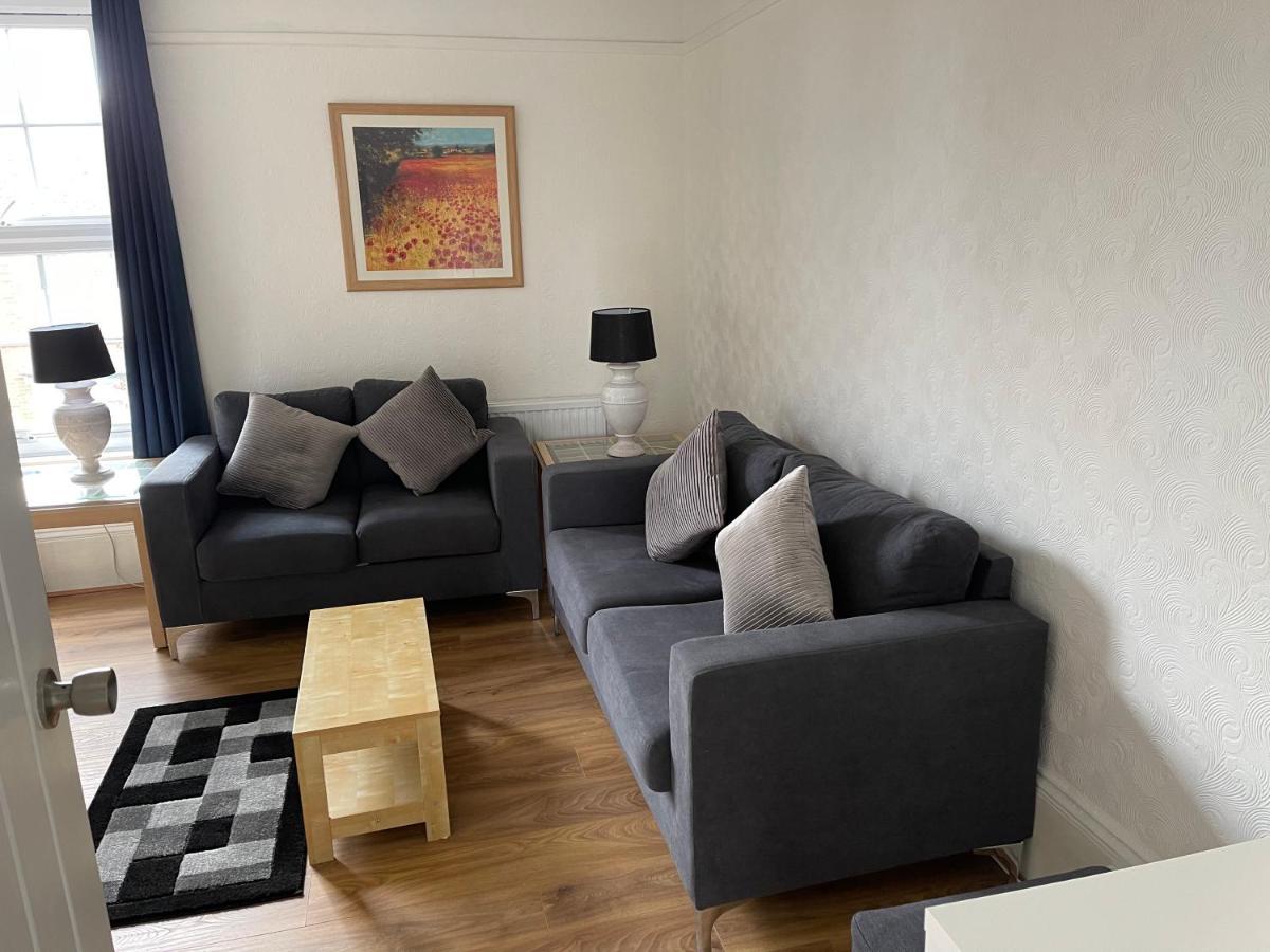 Spacious 4-bed In The Heart Of *